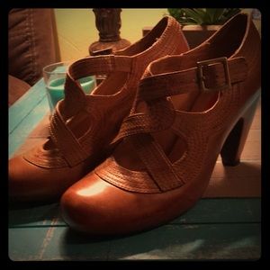 Miz Mooz tan heels